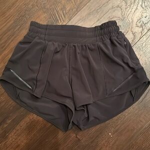 Lululemon hotty hot short 2.5